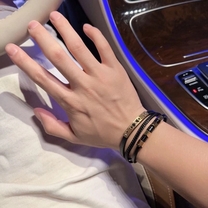 Lightweight Louis Vuitton Bracelets 251436