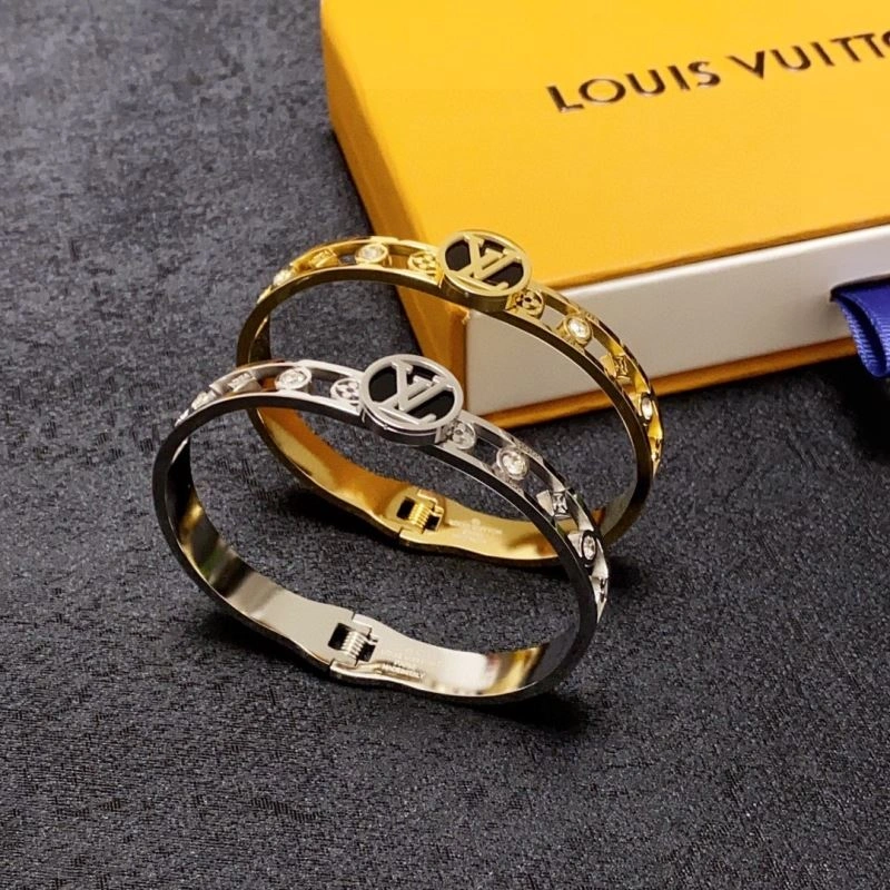 Sleek Louis Vuitton Bracelets 251425