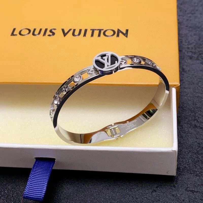 Sleek Louis Vuitton Bracelets 251425