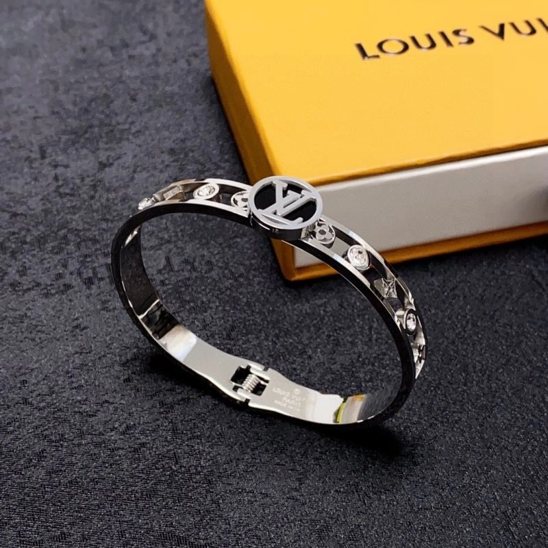 Sleek Louis Vuitton Bracelets 251425
