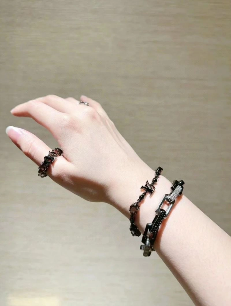 NewStyle Louis Vuitton Bracelets 251409
