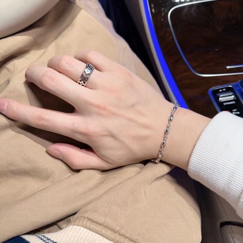 Classic Louis Vuitton Bracelets 251423