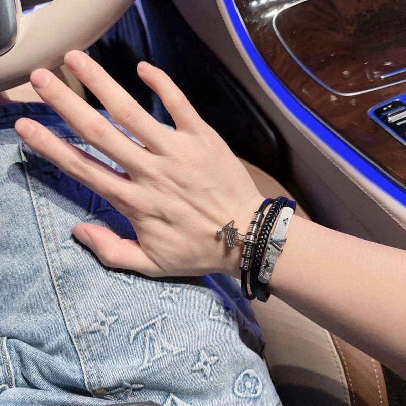 HighQuality Louis Vuitton Bracelets 251397