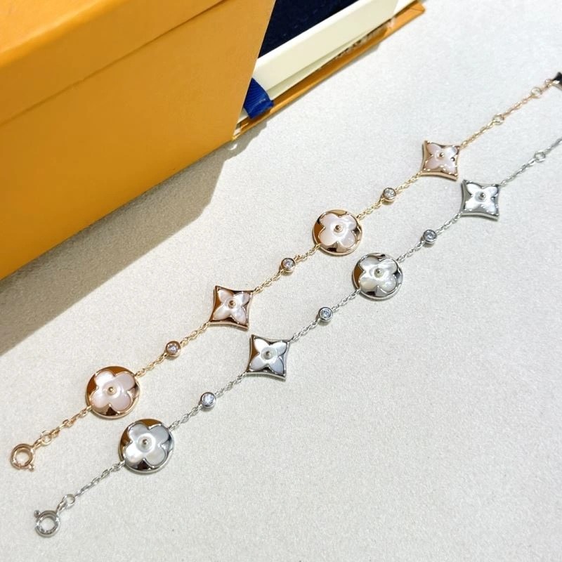 SmoothTexture Louis Vuitton Bracelets 251350
