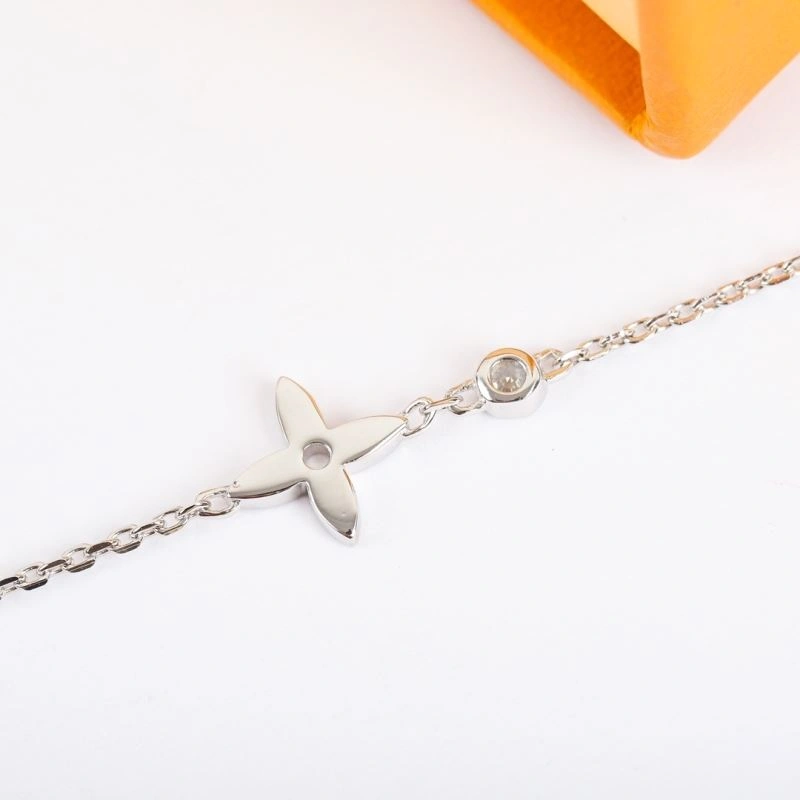 SmoothTexture Louis Vuitton Bracelets 251318