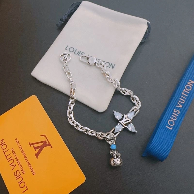 Neat Louis Vuitton Bracelets 251337