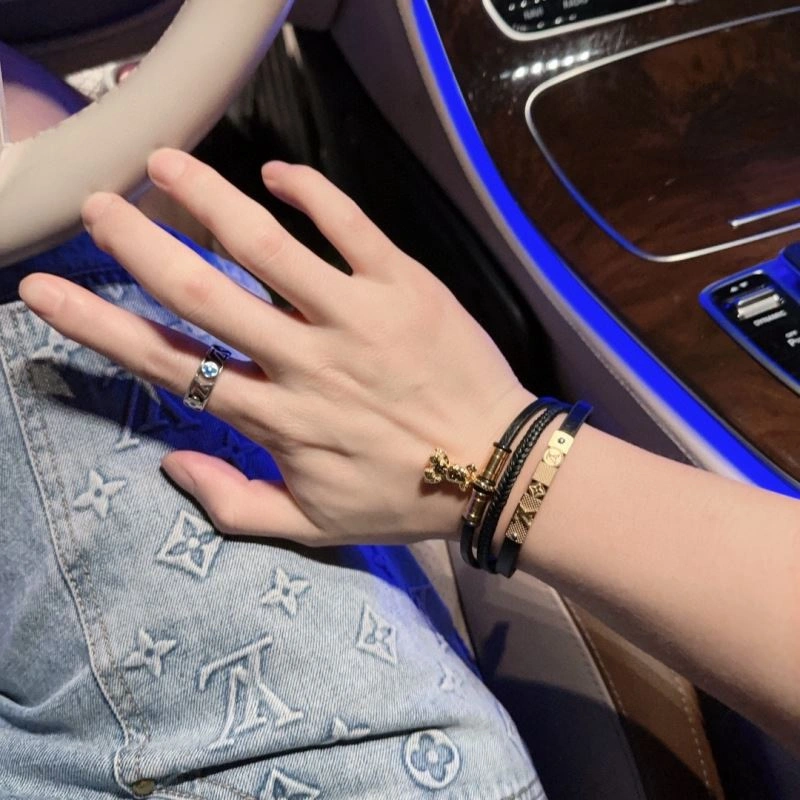 Louis Vuitton Bracelets Timeless 251343