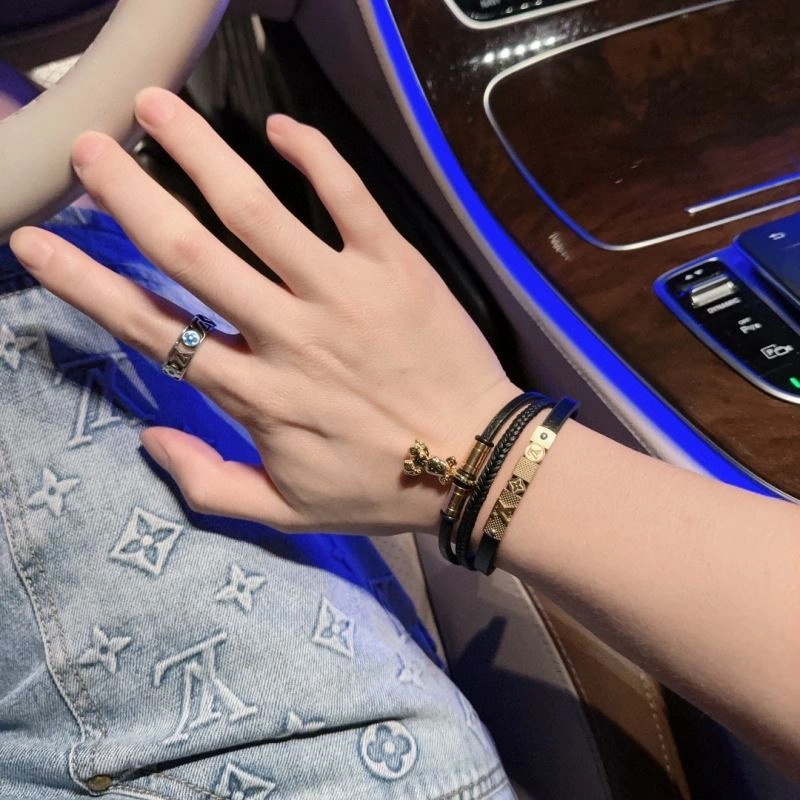 Louis Vuitton Bracelets Timeless 251343