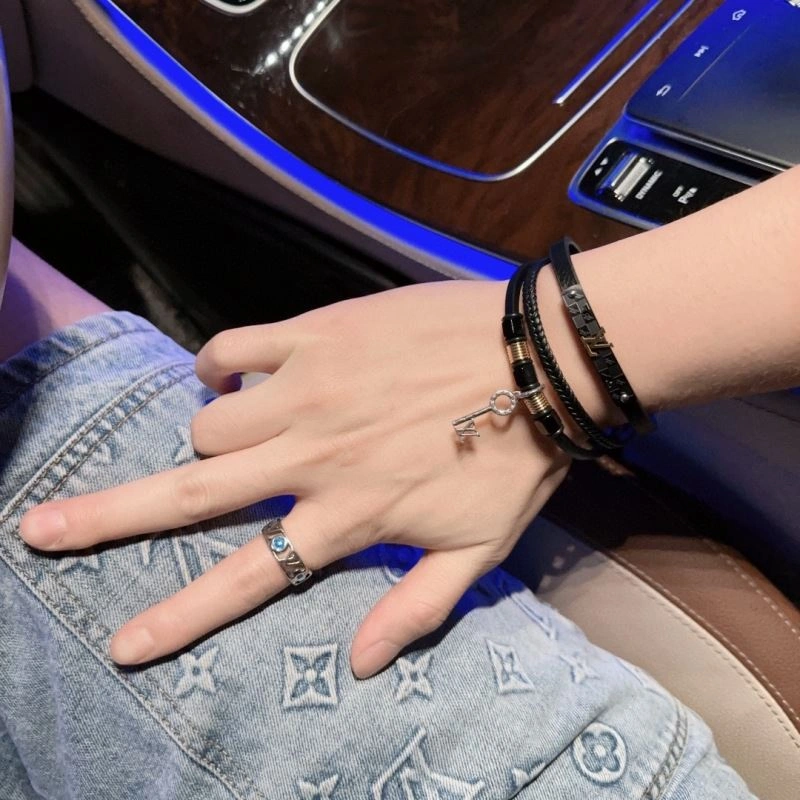 Louis Vuitton Bracelets Durable 251332