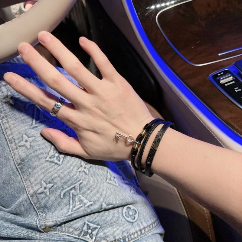 Louis Vuitton Bracelets Durable 251332