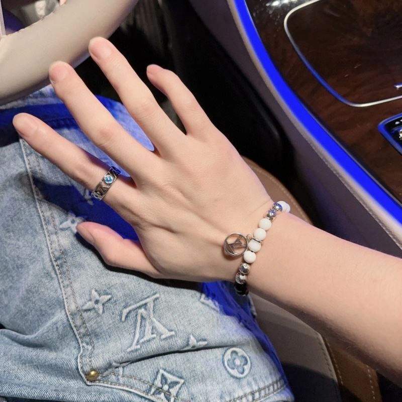 Neat Louis Vuitton Bracelets 251336