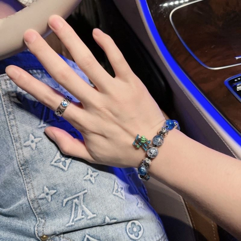 Premium Louis Vuitton Bracelets 251342