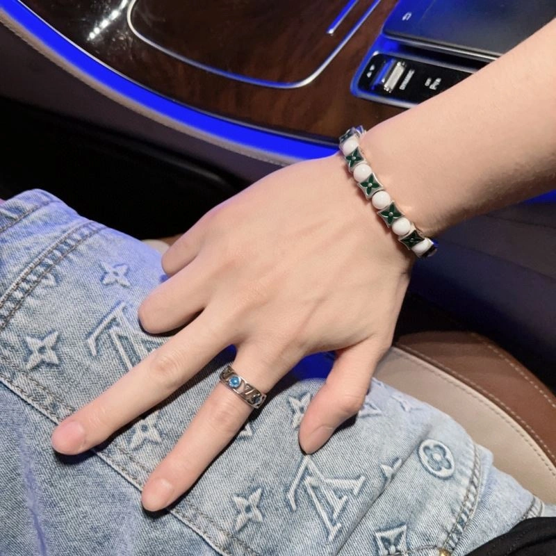 Bright Louis Vuitton Bracelets 251341