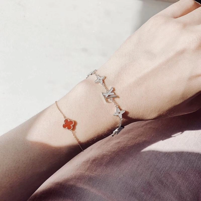 Louis Vuitton Bracelets TravelReady 251316
