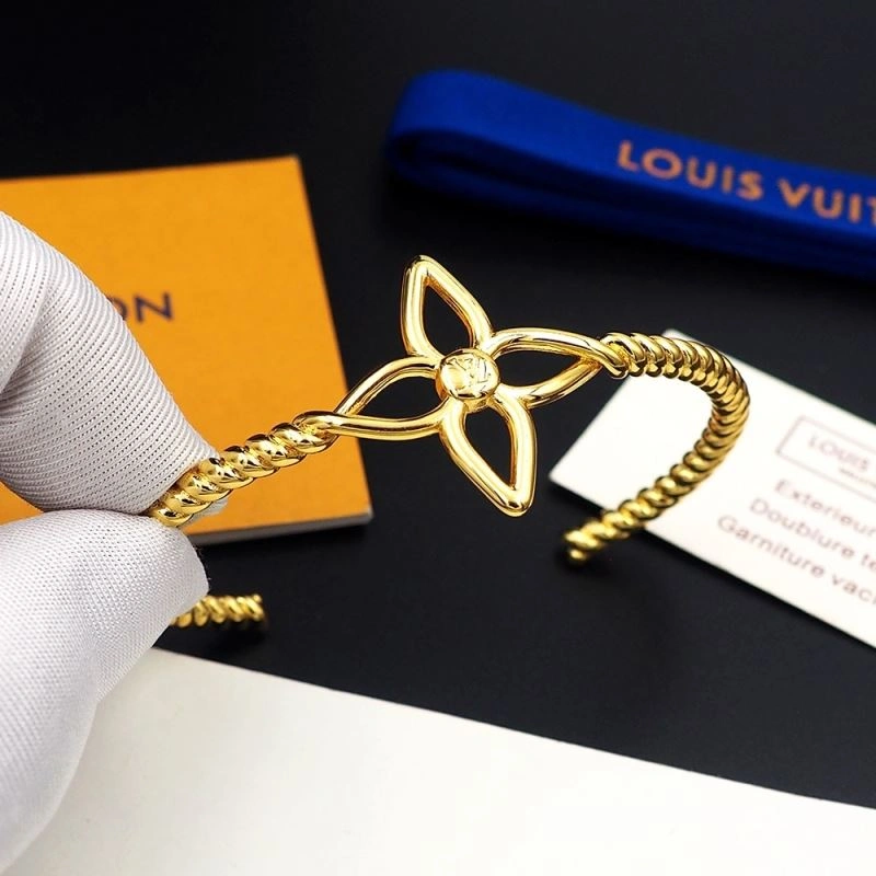 Louis Vuitton Bracelets Neat 251348