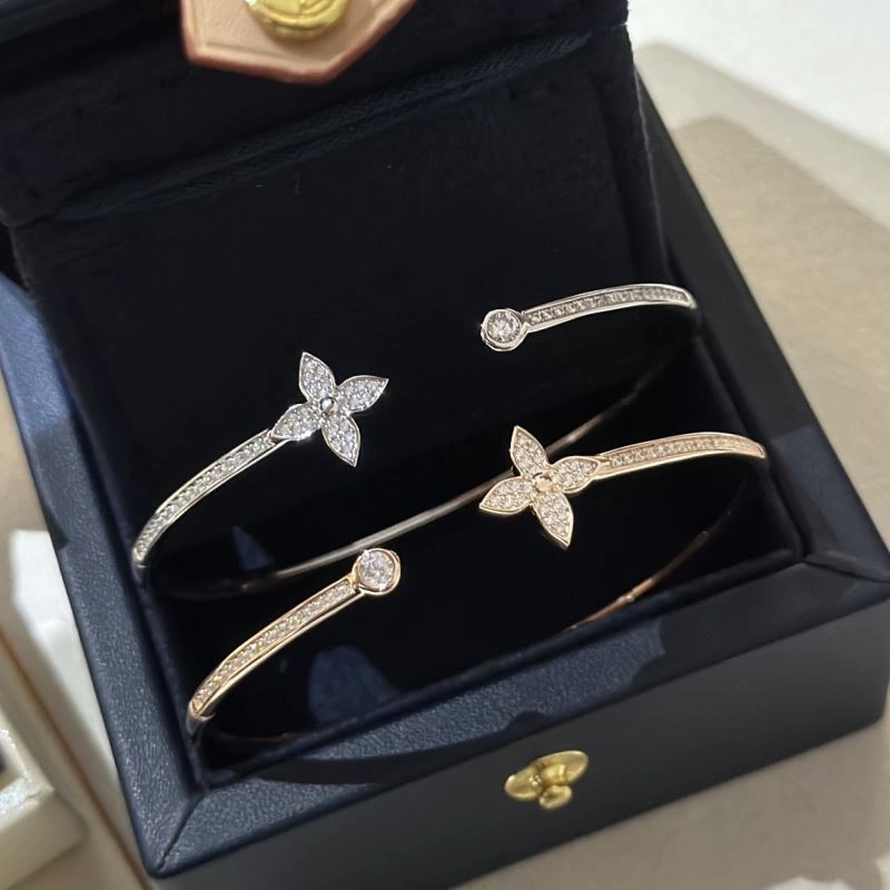 Stylish Louis Vuitton Bracelets 251334