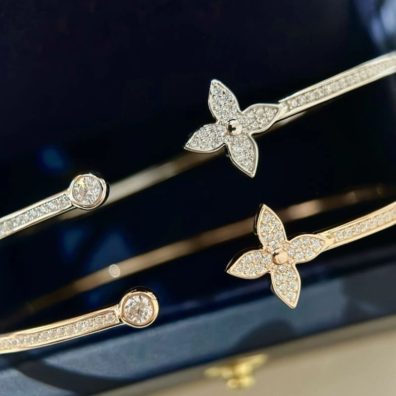 Stylish Louis Vuitton Bracelets 251334