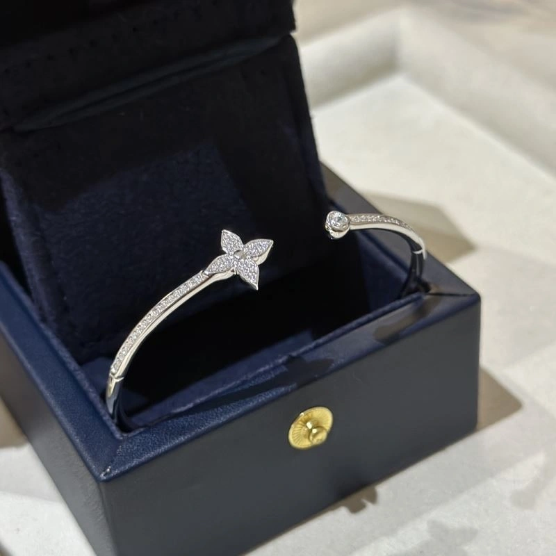 Stylish Louis Vuitton Bracelets 251334