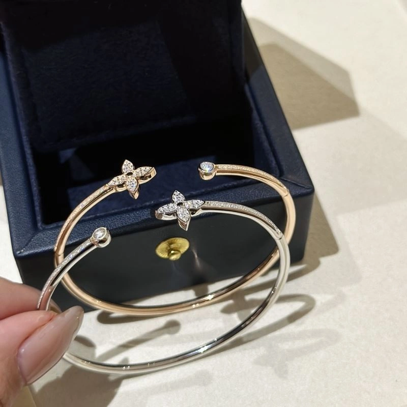Stylish Louis Vuitton Bracelets 251334