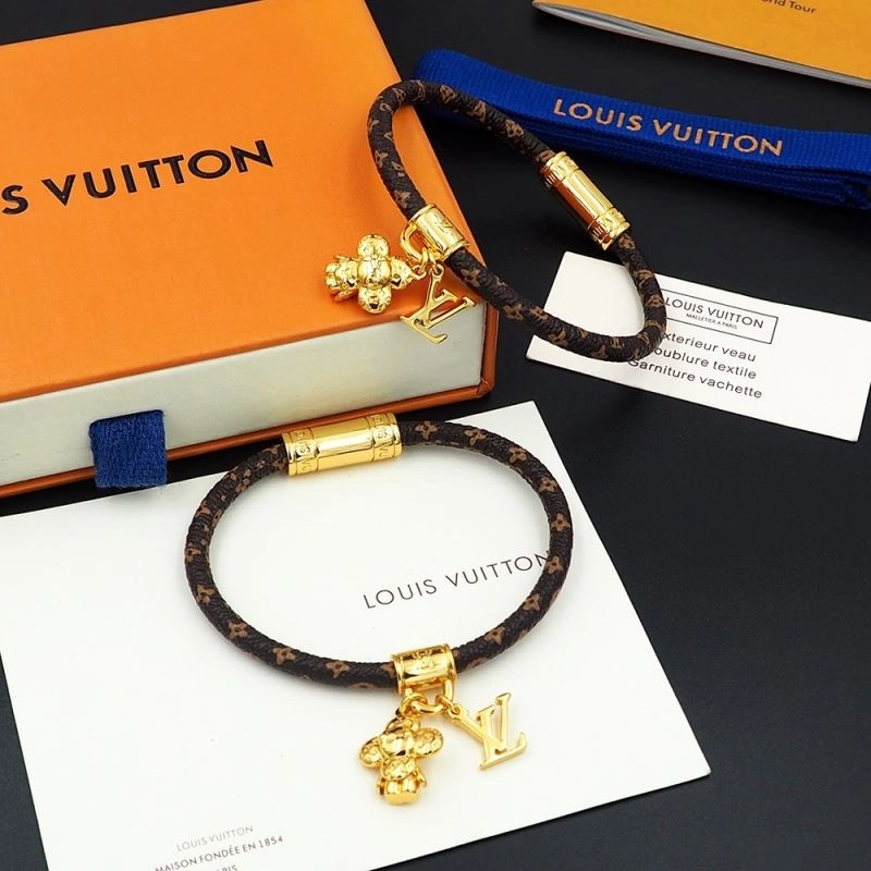 Lightweight Louis Vuitton Bracelets 251331