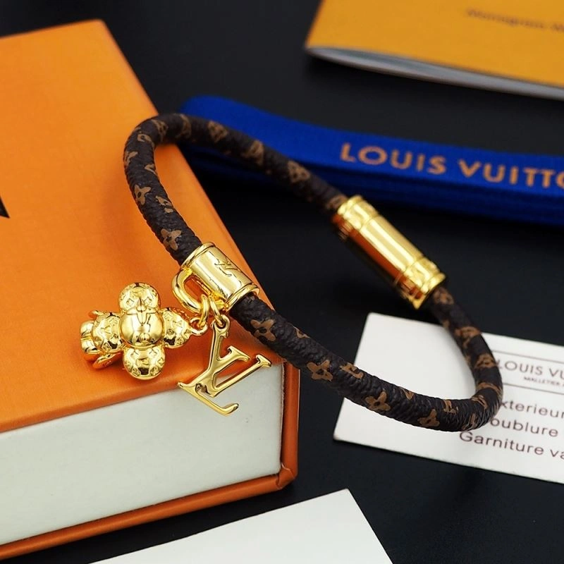 Lightweight Louis Vuitton Bracelets 251331