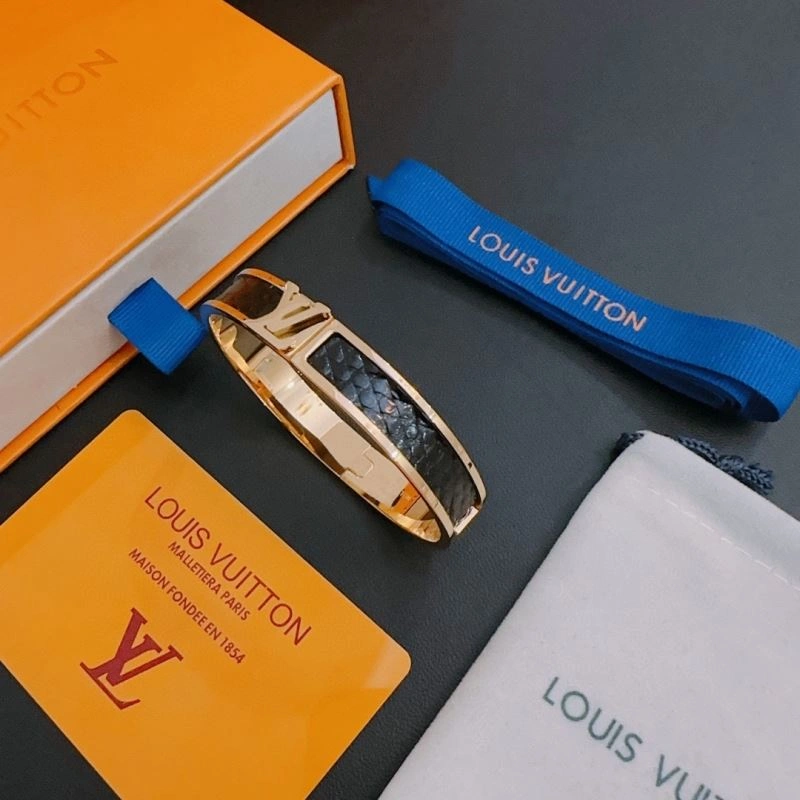 Louis Vuitton Bracelets SmoothTexture 251286