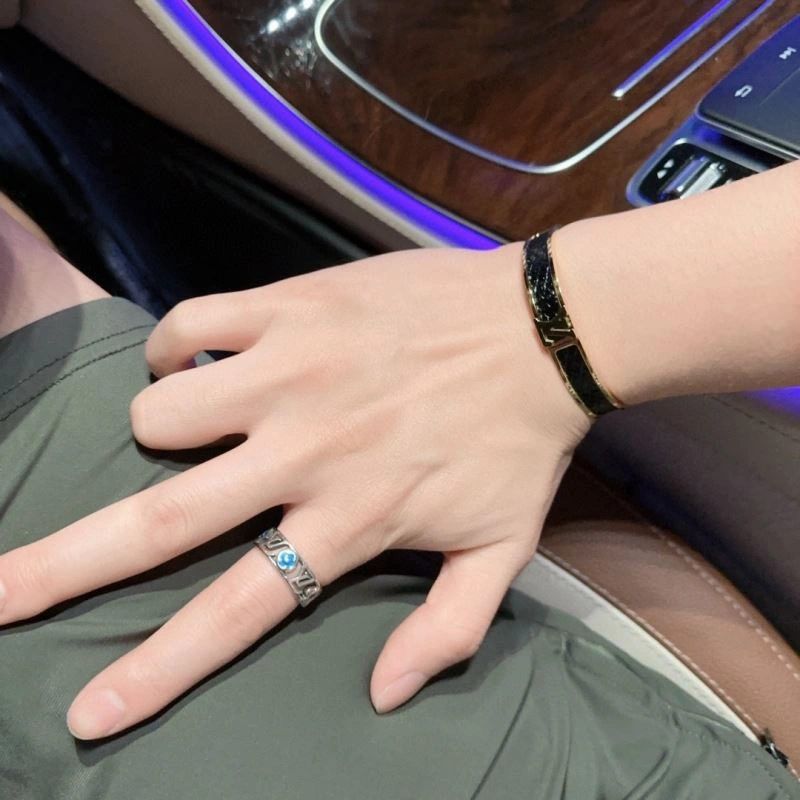 Louis Vuitton Bracelets SmoothTexture 251286