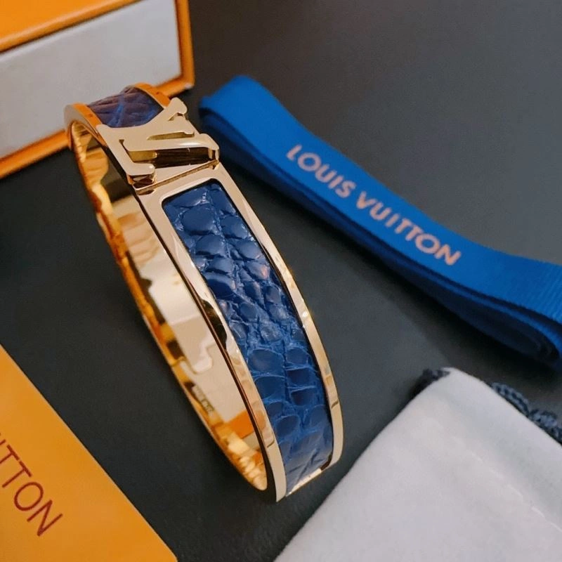 Lightweight Louis Vuitton Bracelets 251291