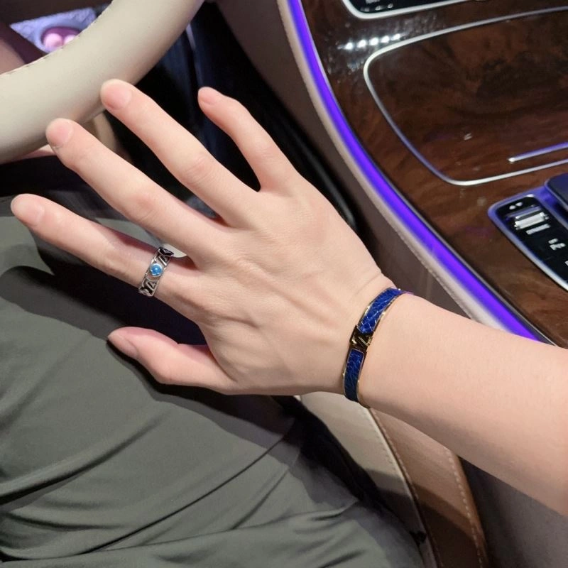 Lightweight Louis Vuitton Bracelets 251291