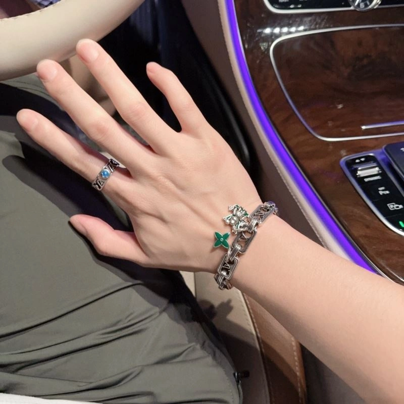 Unique Louis Vuitton Bracelets 251294