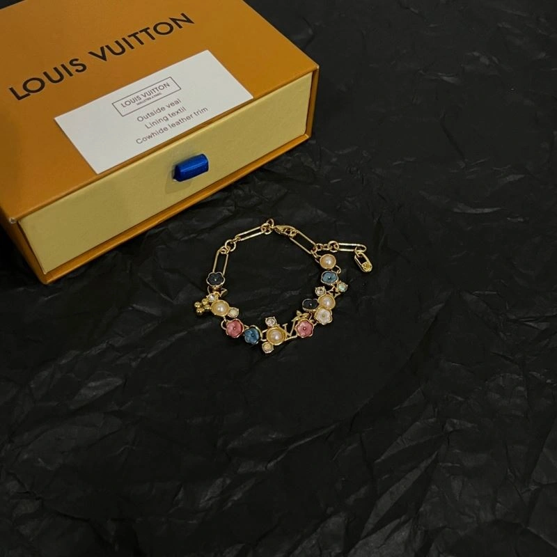 Supportive Louis Vuitton Bracelets 251761