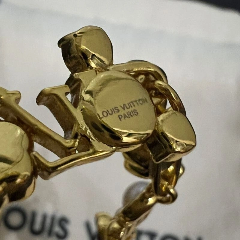 Supportive Louis Vuitton Bracelets 251761