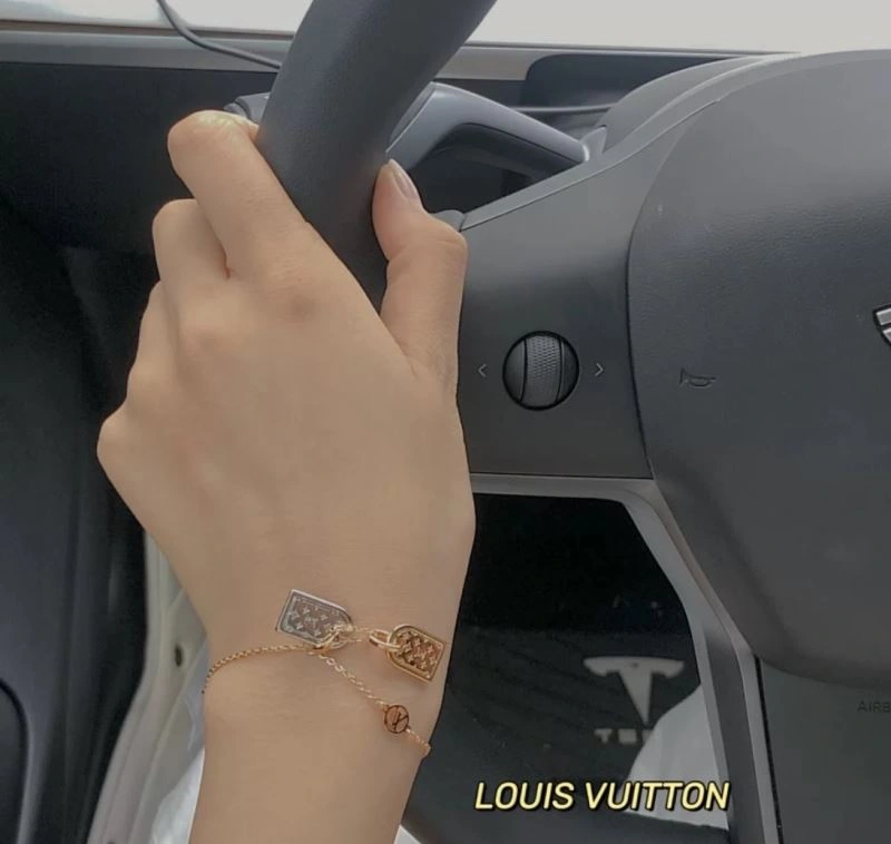 FashionForward Louis Vuitton Bracelets 251762