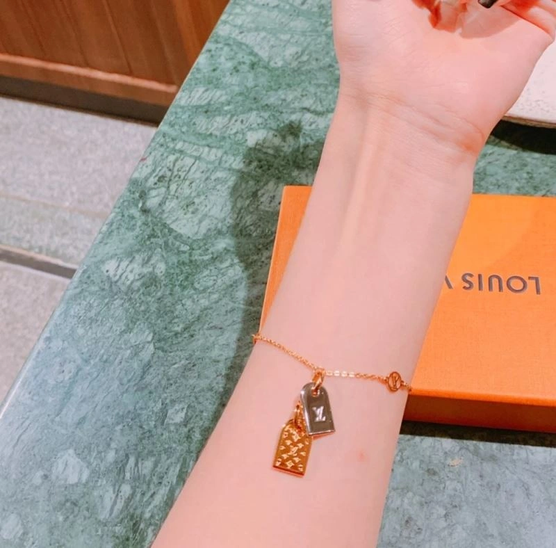 FashionForward Louis Vuitton Bracelets 251762