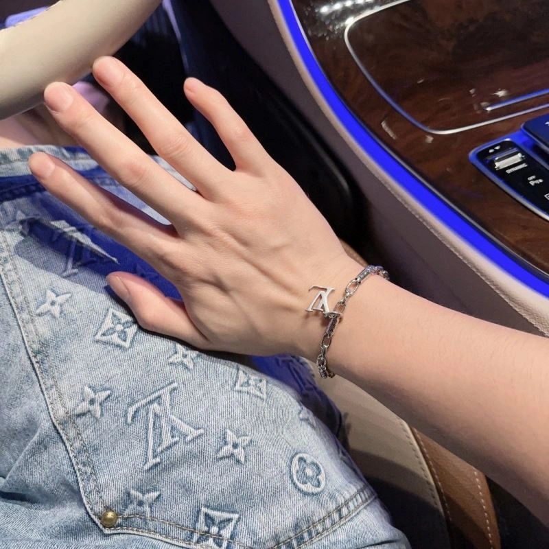 Louis Vuitton Bracelets Packable 251770
