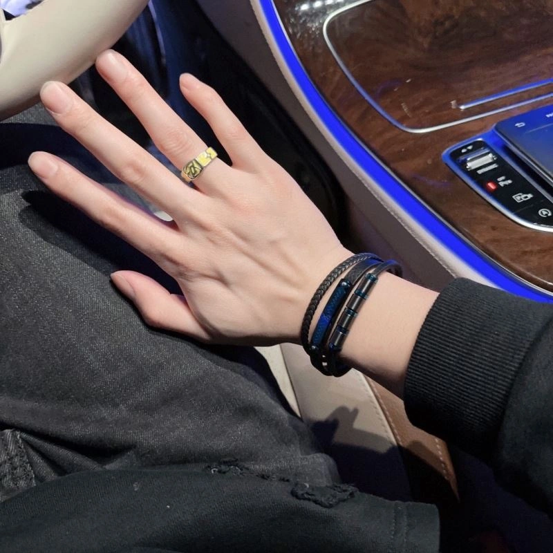 Affordable Louis Vuitton Bracelets 251783