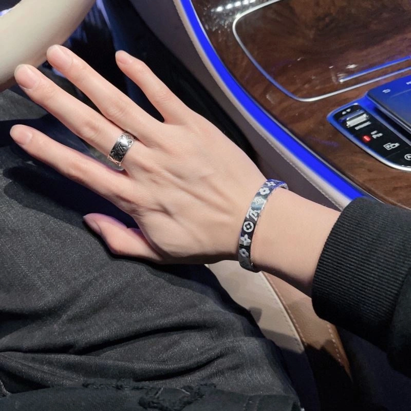 EasyCare Louis Vuitton Bracelets 251775