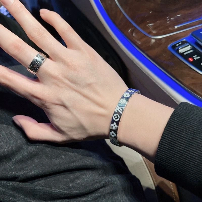 EasyCare Louis Vuitton Bracelets 251775