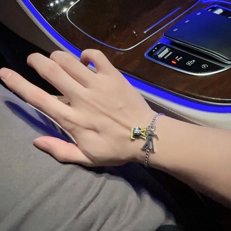 Supportive Louis Vuitton Bracelets 251768