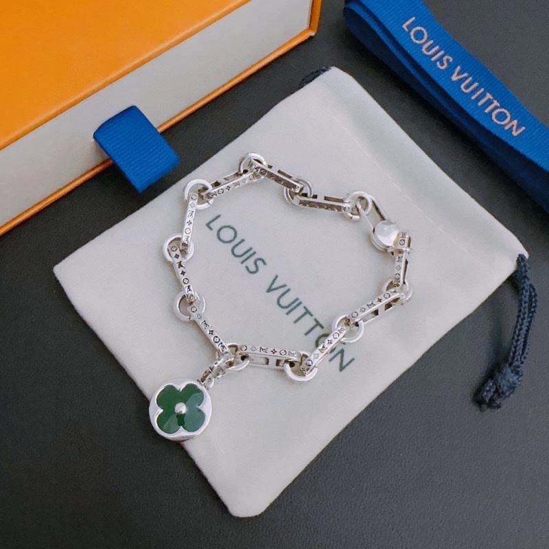 Minimalist Louis Vuitton Bracelets 251764