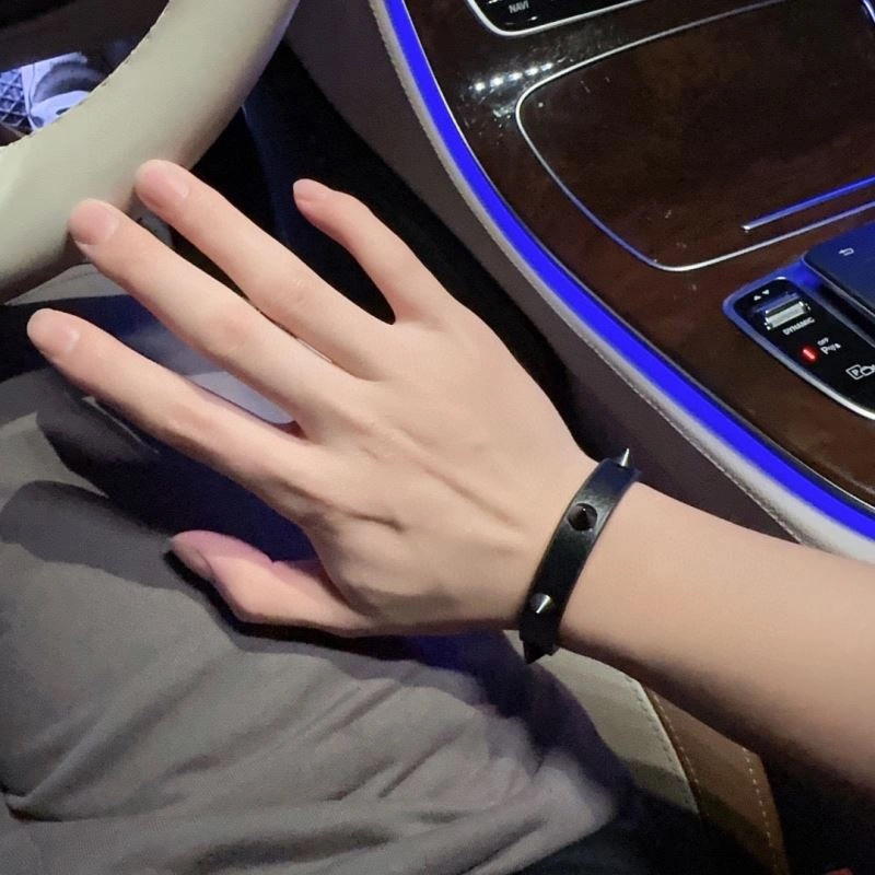 Unisex Louis Vuitton Bracelets 251760