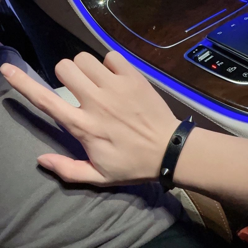 Unisex Louis Vuitton Bracelets 251760