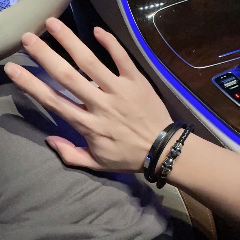 Lightweight Louis Vuitton Bracelets 251755