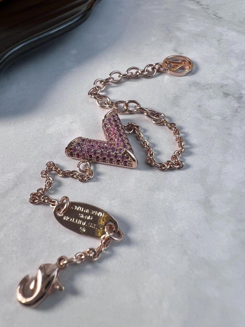 Louis Vuitton Bracelets ModernLook 251741