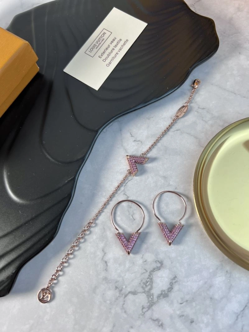 Louis Vuitton Bracelets ModernLook 251741