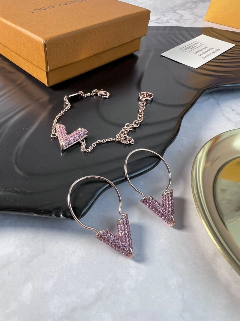 Louis Vuitton Bracelets ModernLook 251741