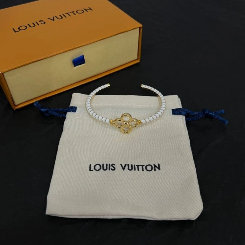 SoftTouch Louis Vuitton Bracelets 251618