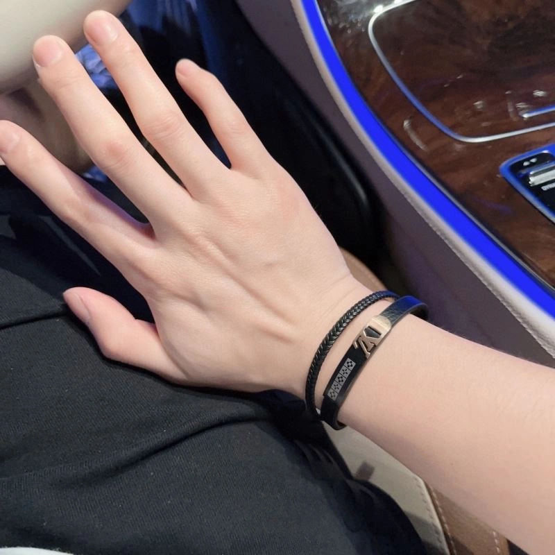 Louis Vuitton Bracelets Youthful 251612
