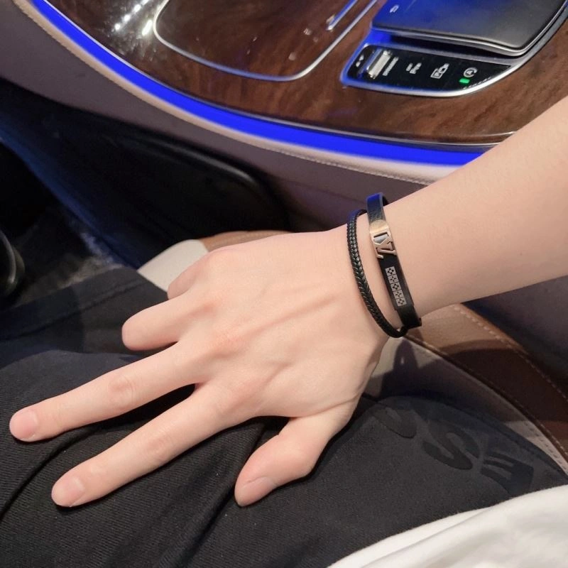 Louis Vuitton Bracelets Youthful 251612