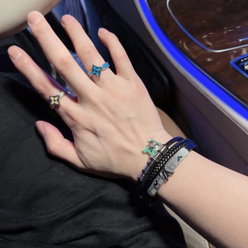 Louis Vuitton Bracelets ComfortFit 251621